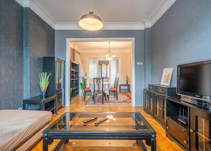 Charming 2Bdr Heart Of Main Street
