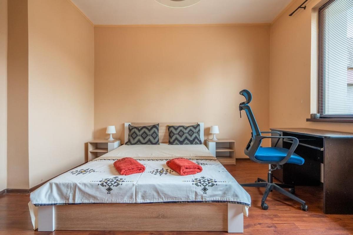 Charming 2bdr Heart Of Main Street Apartment