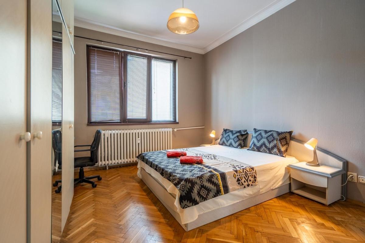 Charming 2bdr Heart Of Main Street Sofia