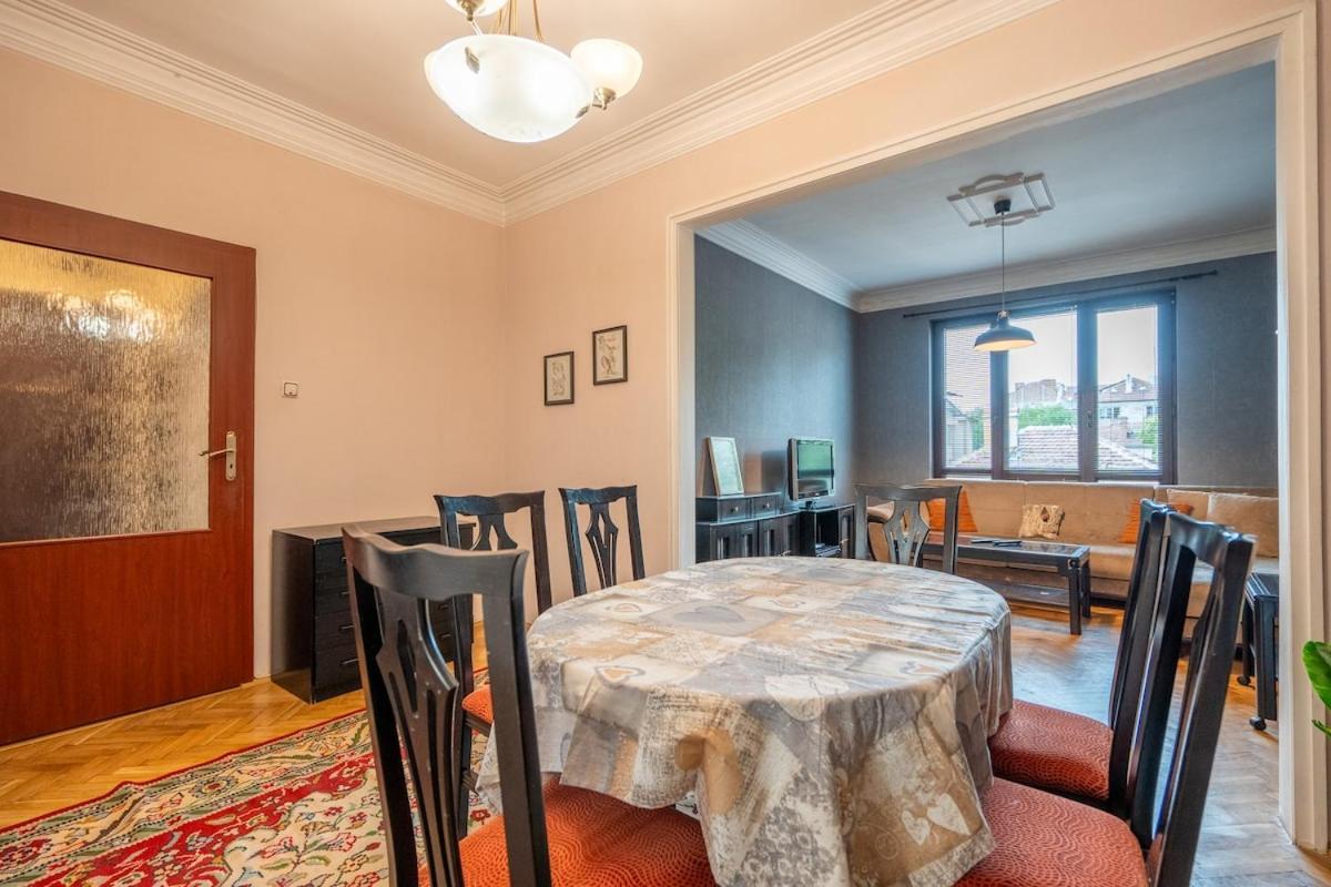 Apartment Charming 2bdr Heart Of Main Street *