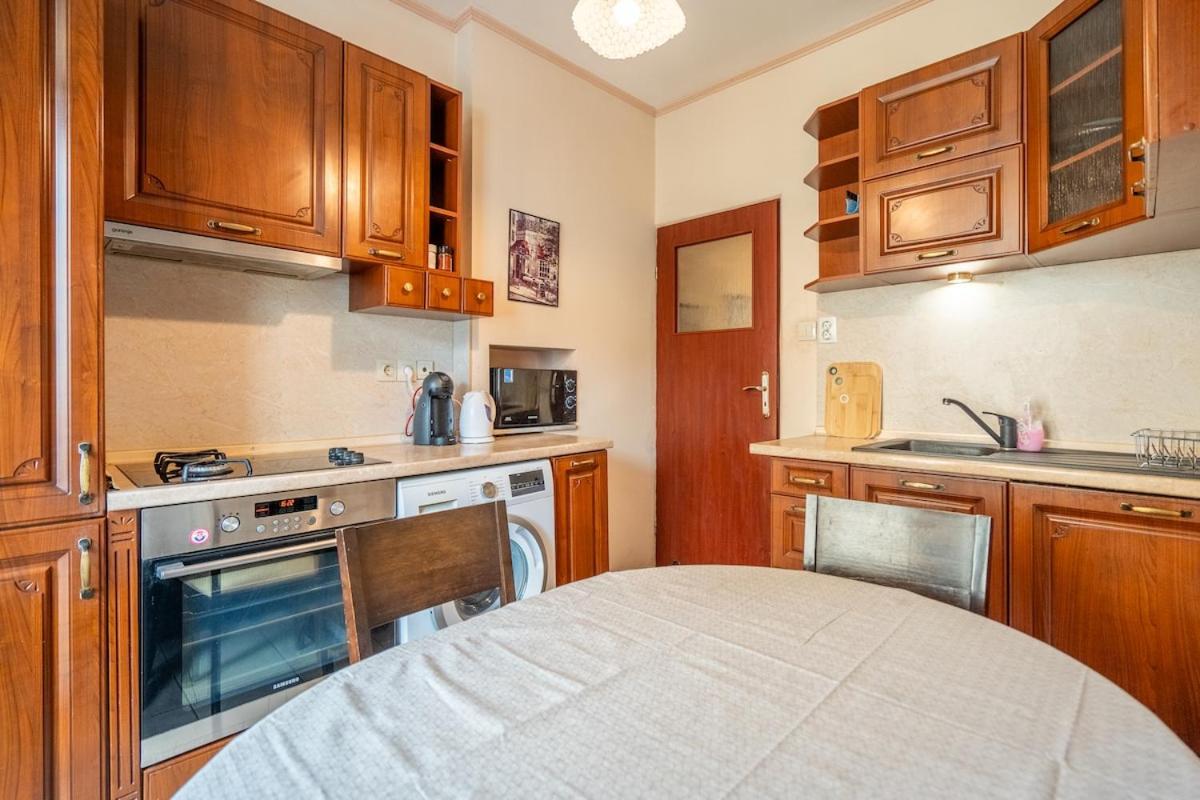 Charming 2bdr Heart Of Main Street Sofia