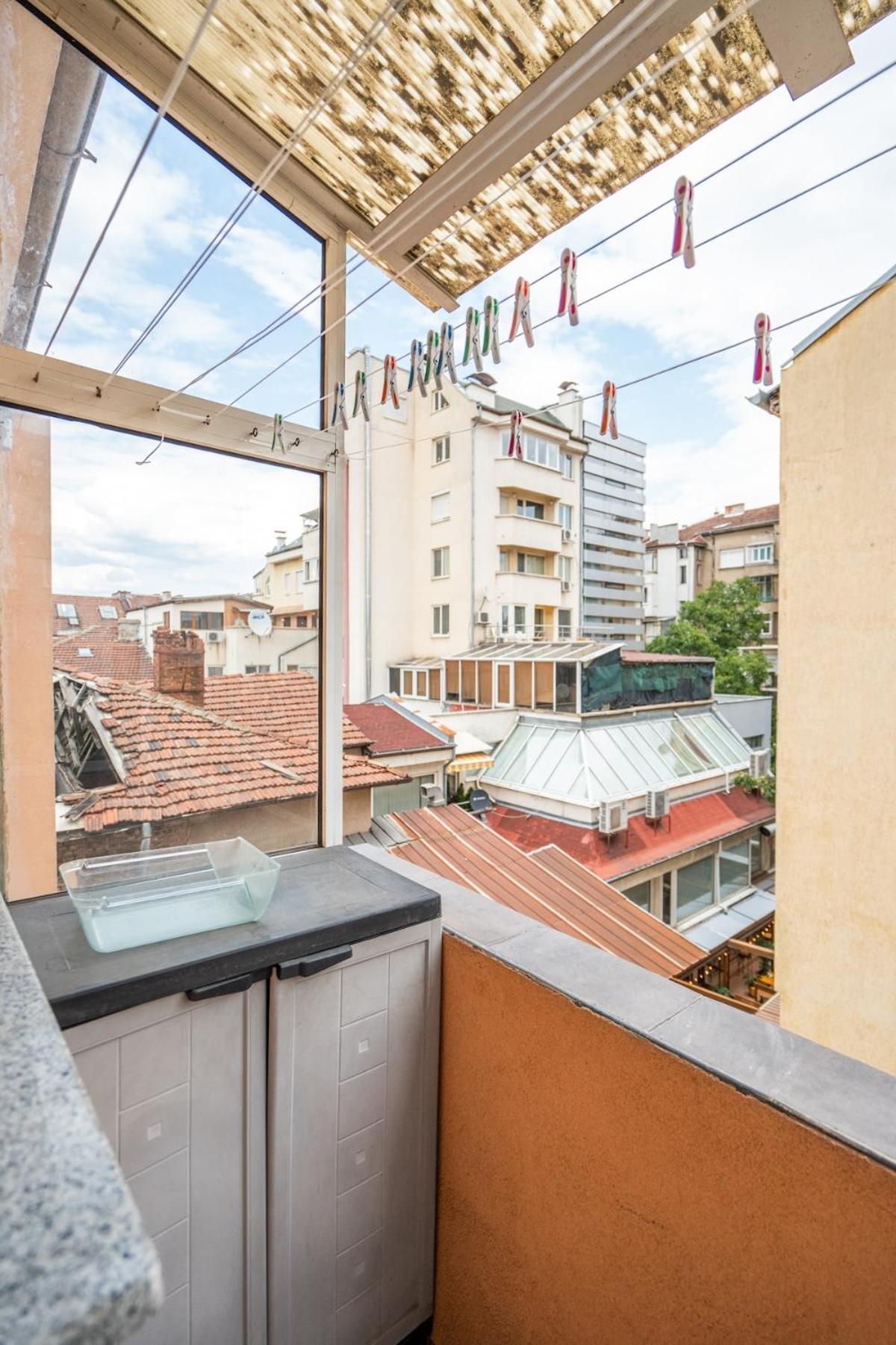 Charming 2bdr Heart Of Main Street Sofia