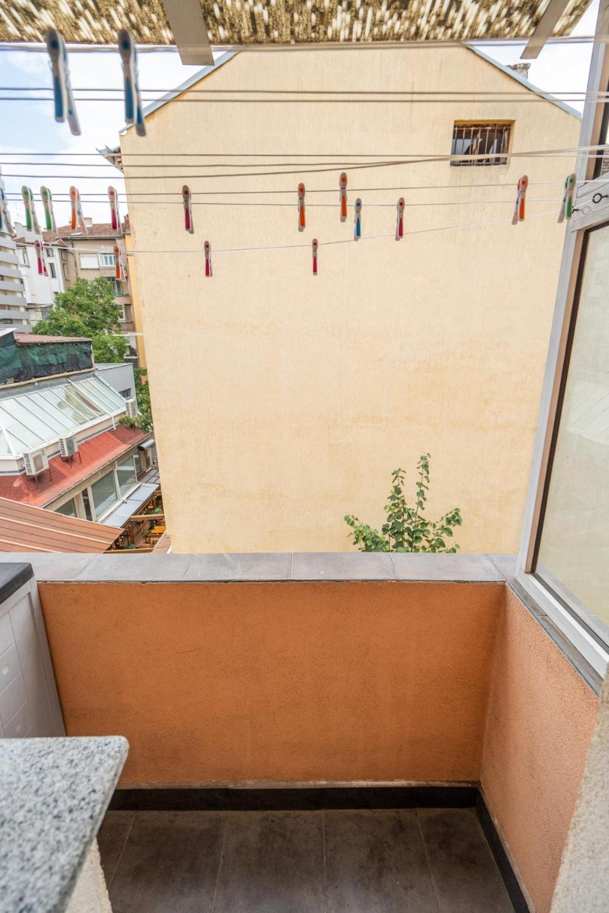 Charming 2bdr Heart Of Main Street Apartment