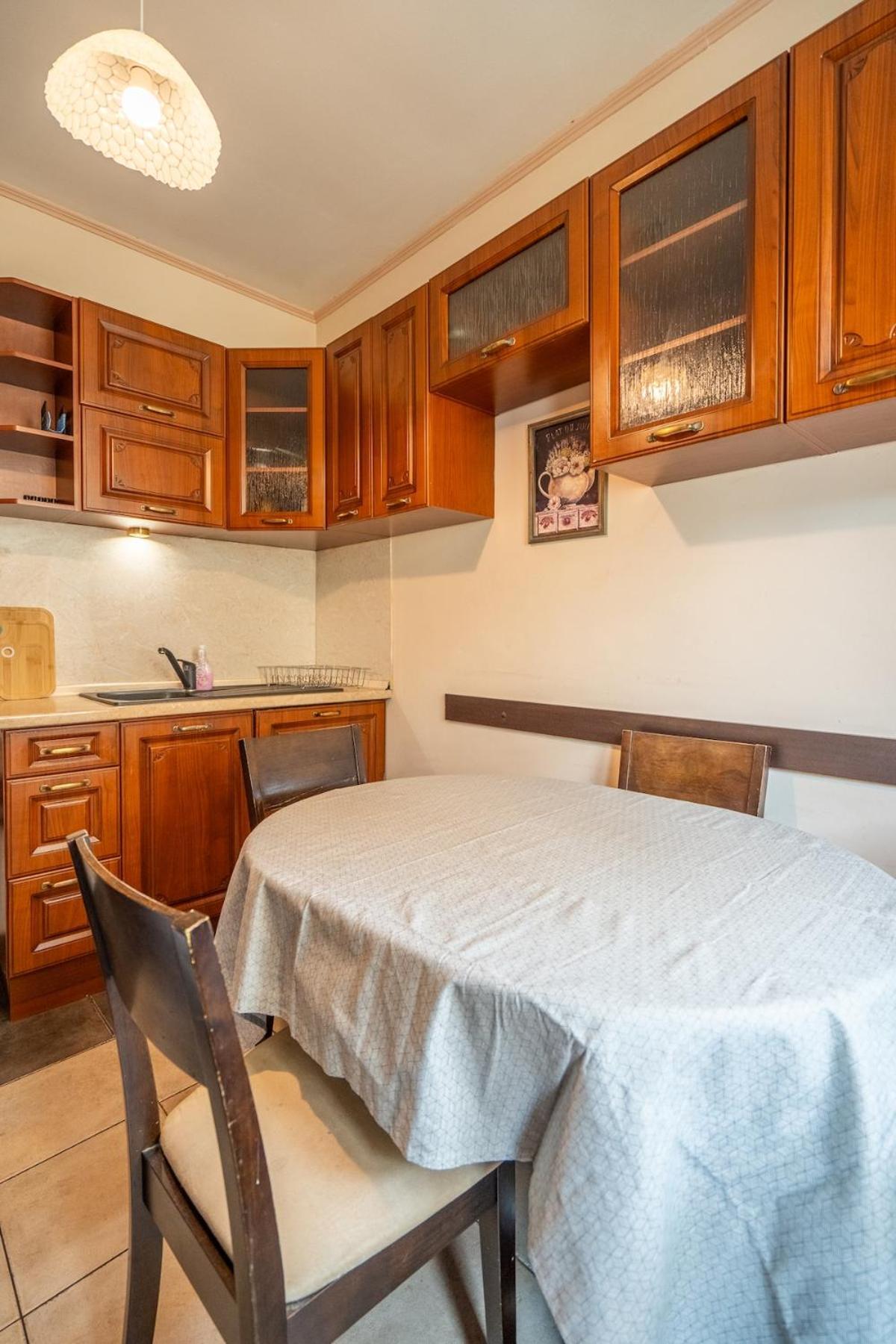 Charming 2bdr Heart Of Main Street