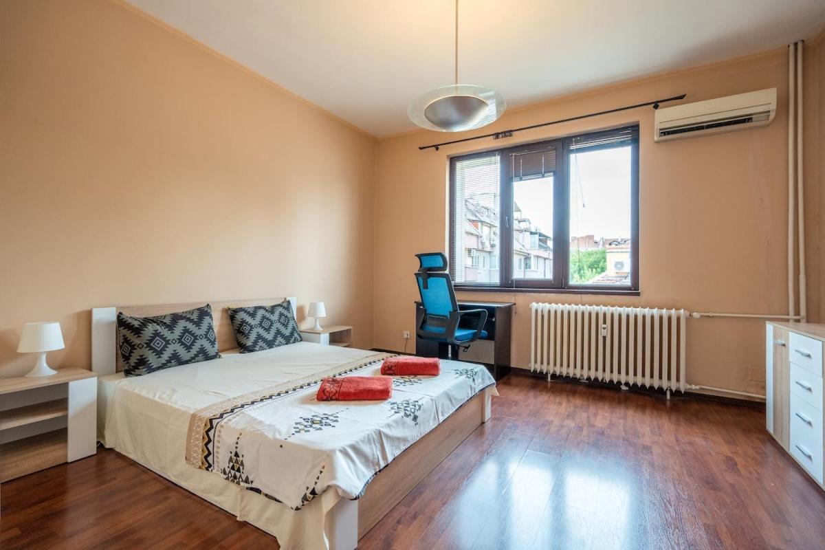 Apartment Charming 2bdr Heart Of Main Street