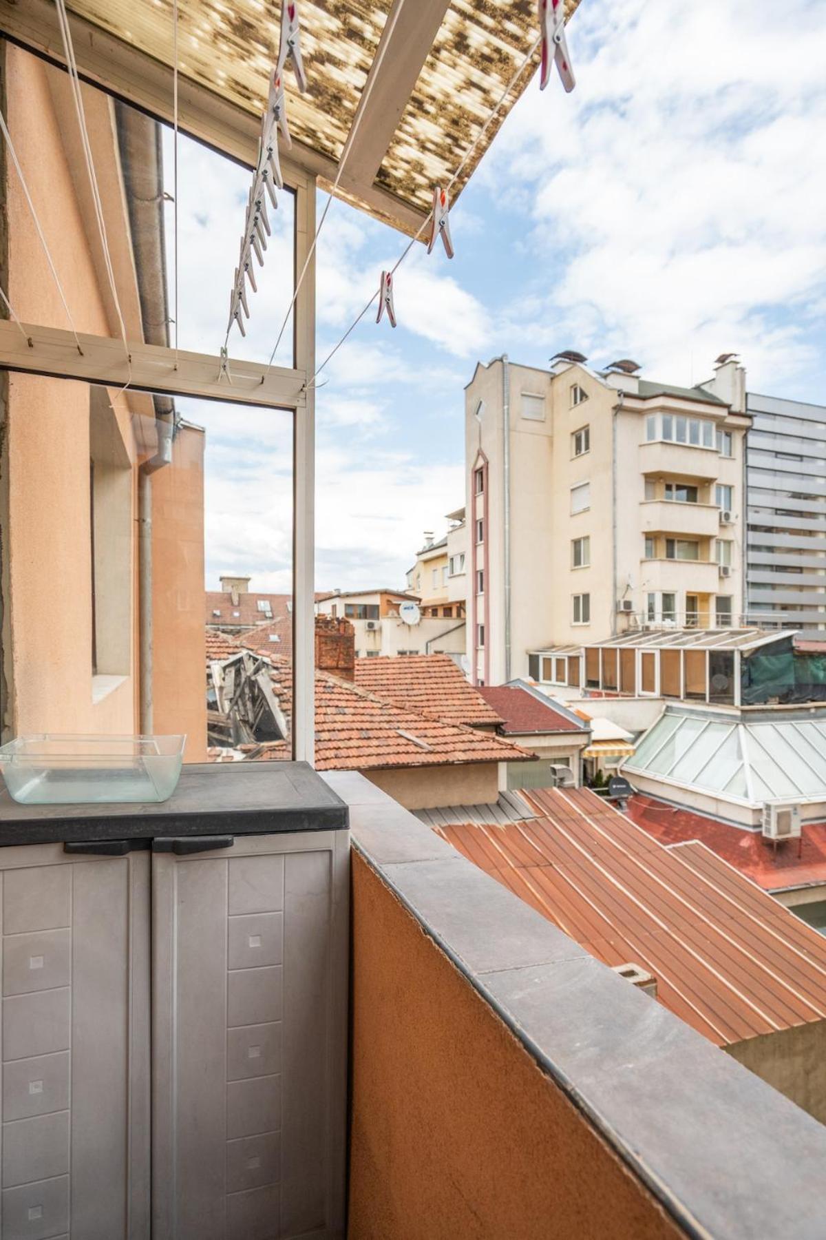 Charming 2bdr Heart Of Main Street Apartment *
