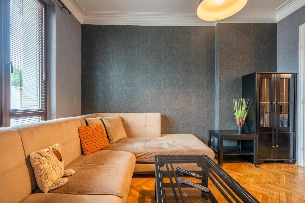 Apartment Charming 2bdr Heart Of Main Street