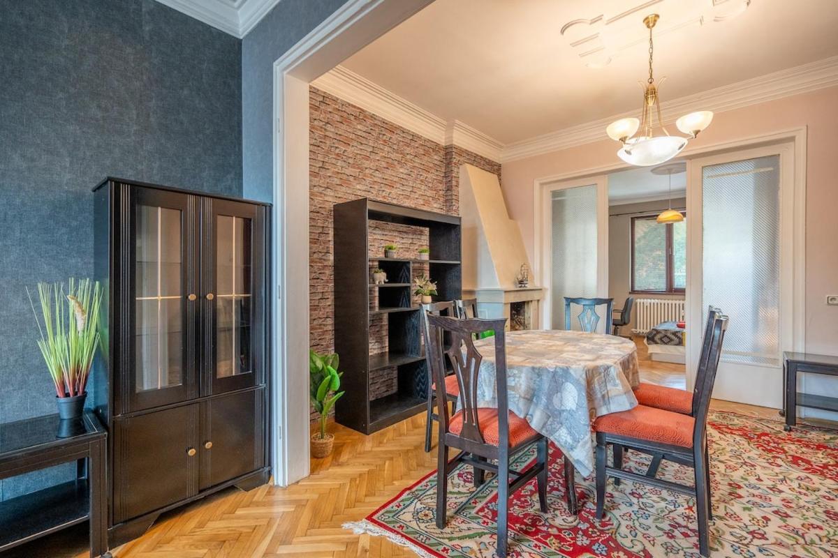 Apartment Charming 2bdr Heart Of Main Street *