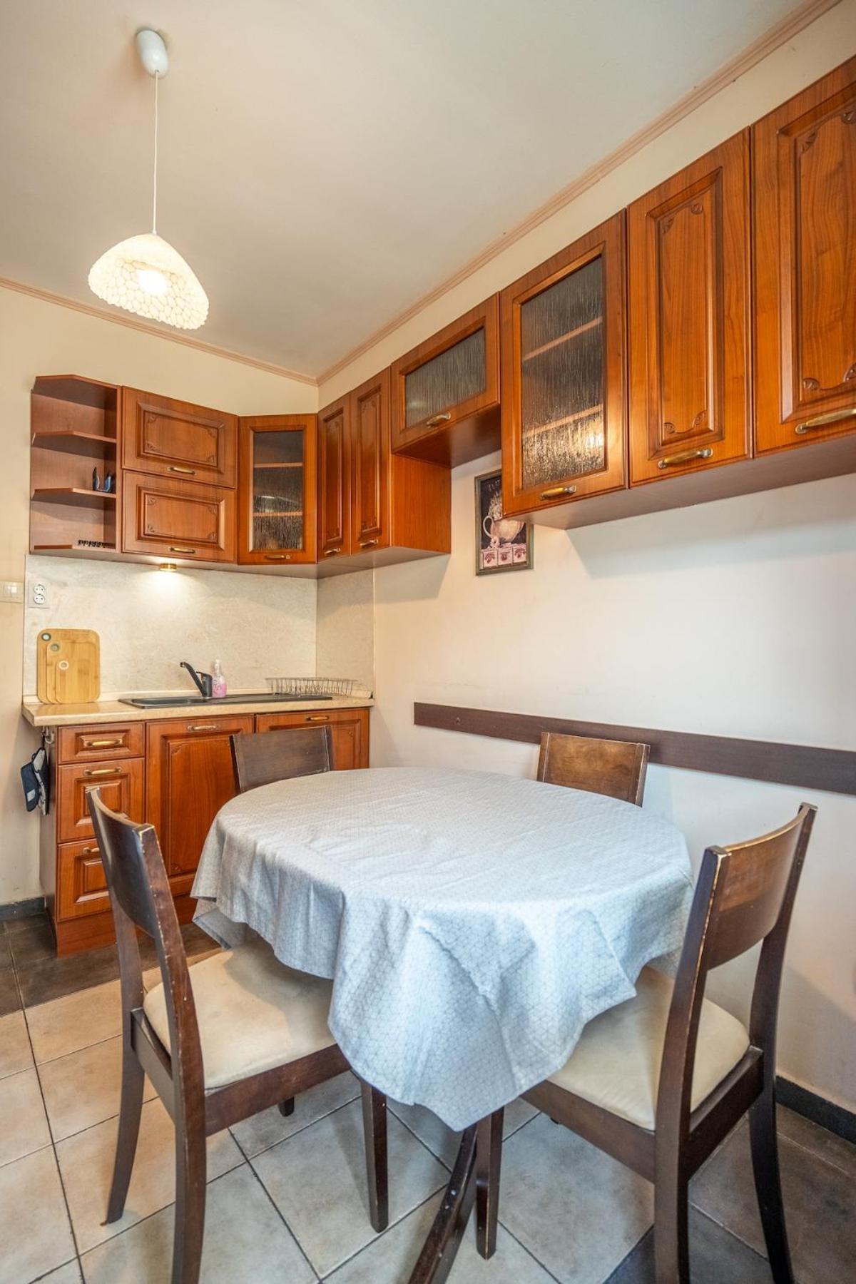 Apartment Charming 2bdr Heart Of Main Street *