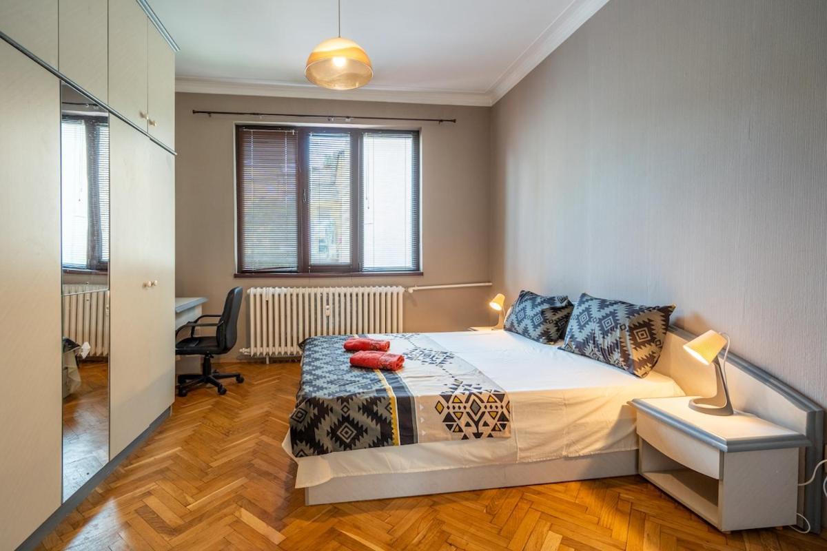 Charming 2bdr Heart Of Main Street Apartment