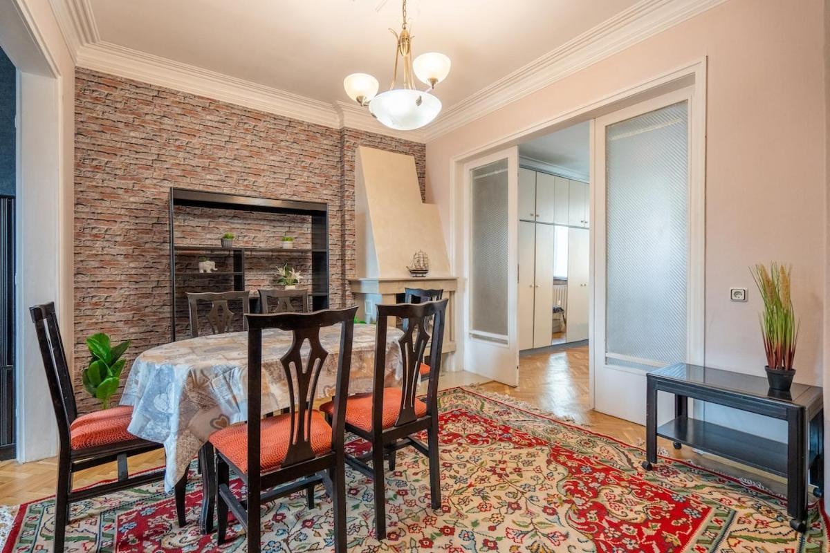 Apartment Charming 2bdr Heart Of Main Street