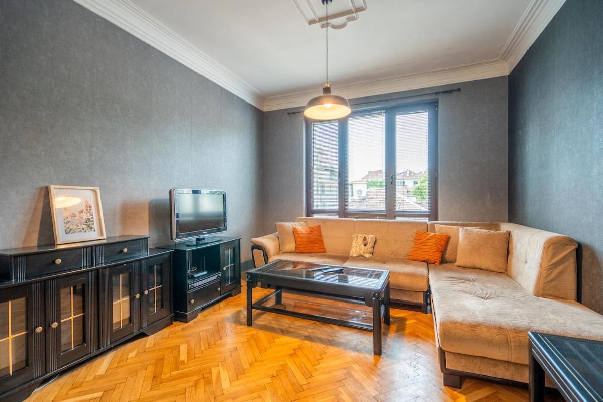 Apartment Charming 2bdr Heart Of Main Street *