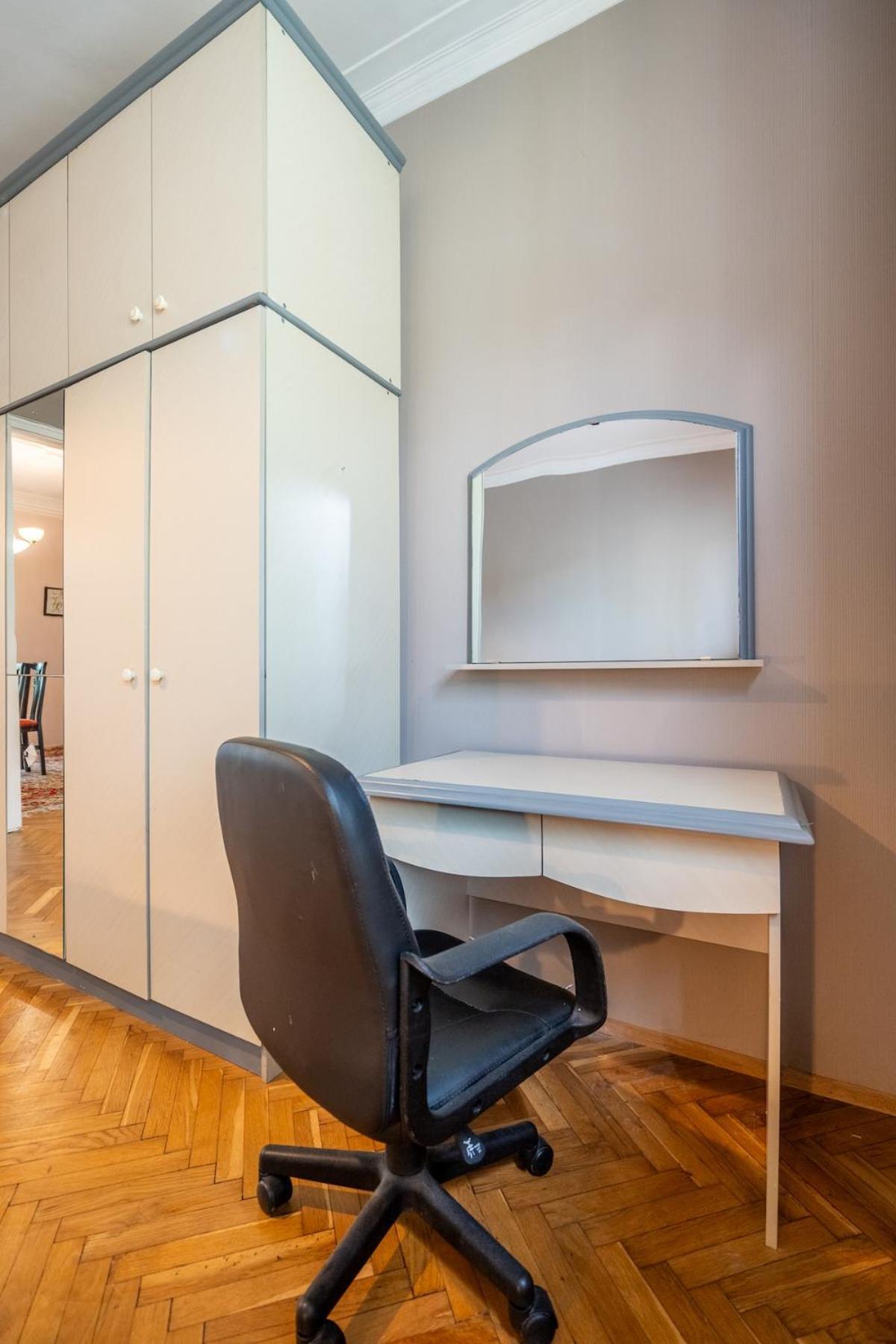 Charming 2bdr Heart Of Main Street Sofia