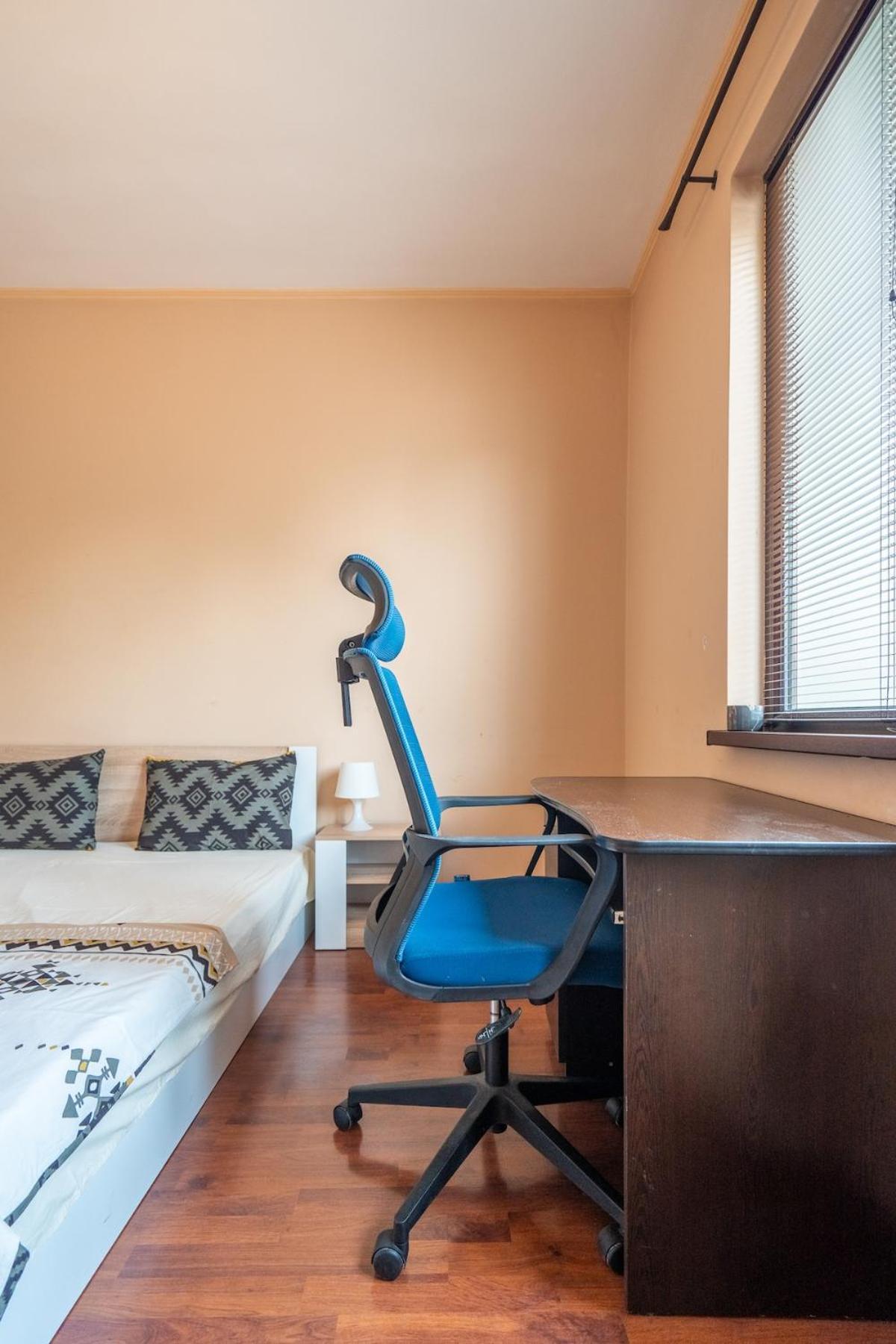 Charming 2bdr Heart Of Main Street Apartment *